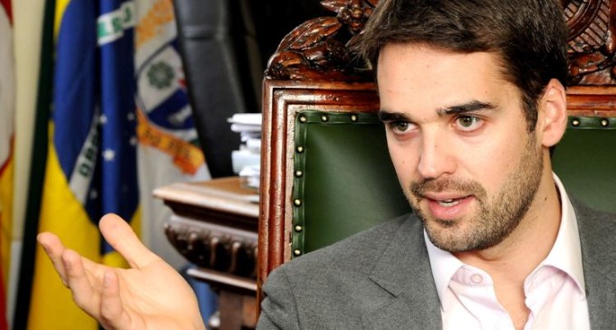 Ο 30άρης δήμαρχος με το six pack που σαρώνει στο διαδίκτυο – ΦΩΤΟ