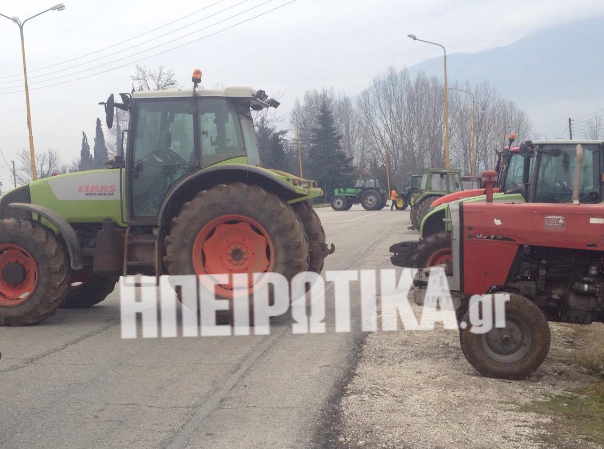 Έκλεισαν την εθνική οδό Ιωαννίνων-Κονίτσης οι αγρότες – ΦΩΤΟ