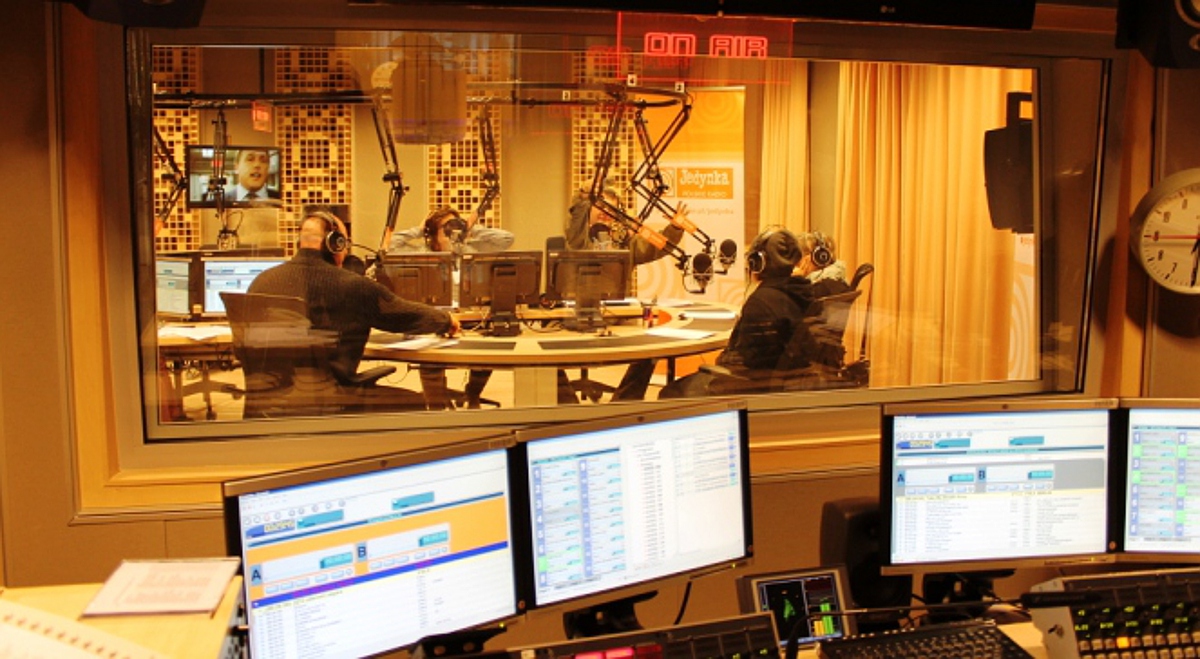 Τα πολωνικά μέσα ενημέρωσης αντιδρούν στο νέο νόμο