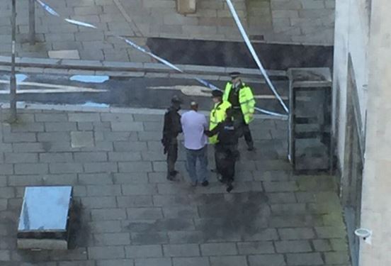 Η στιγμή της σύλληψης του υπόπτου στο Λίβερπουλ – ΒΙΝΤΕΟ