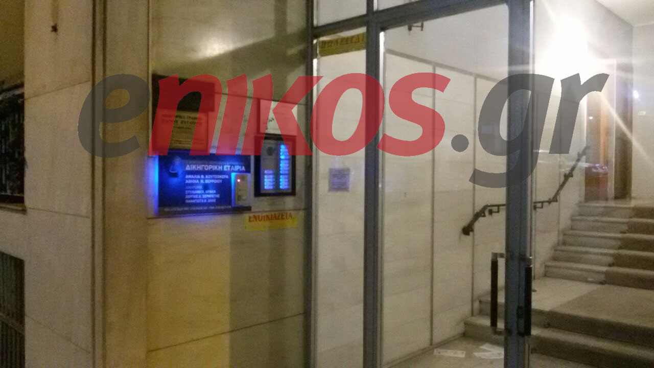 Ο Τάσος Πετρόπουλος στο enikos.gr για την επίθεση στο γραφείο της συζύγου του – ΦΩΤΟ