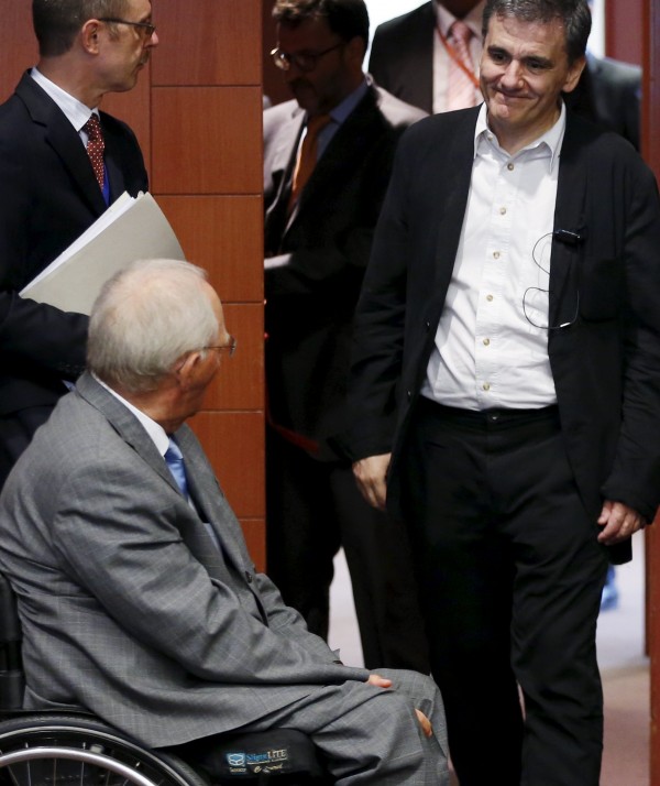 Σε ουσιαστικό και εποικοδομητικό το κλίμα συναντήθηκαν Σόιμπλε και Τσακαλώτος