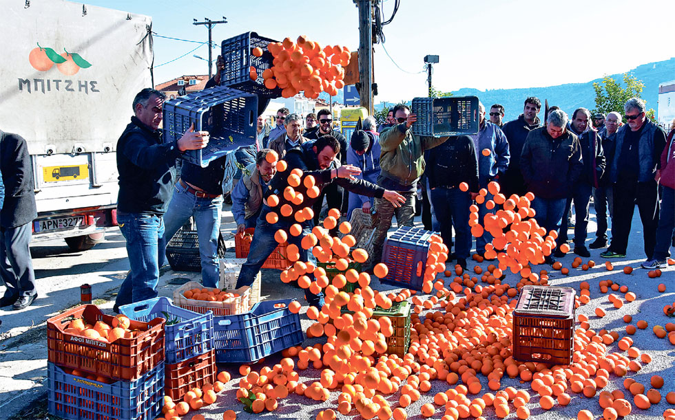 Τρεις φοροεκπτώσεις για να ανοίξουν τα αγροτικά μπλόκα