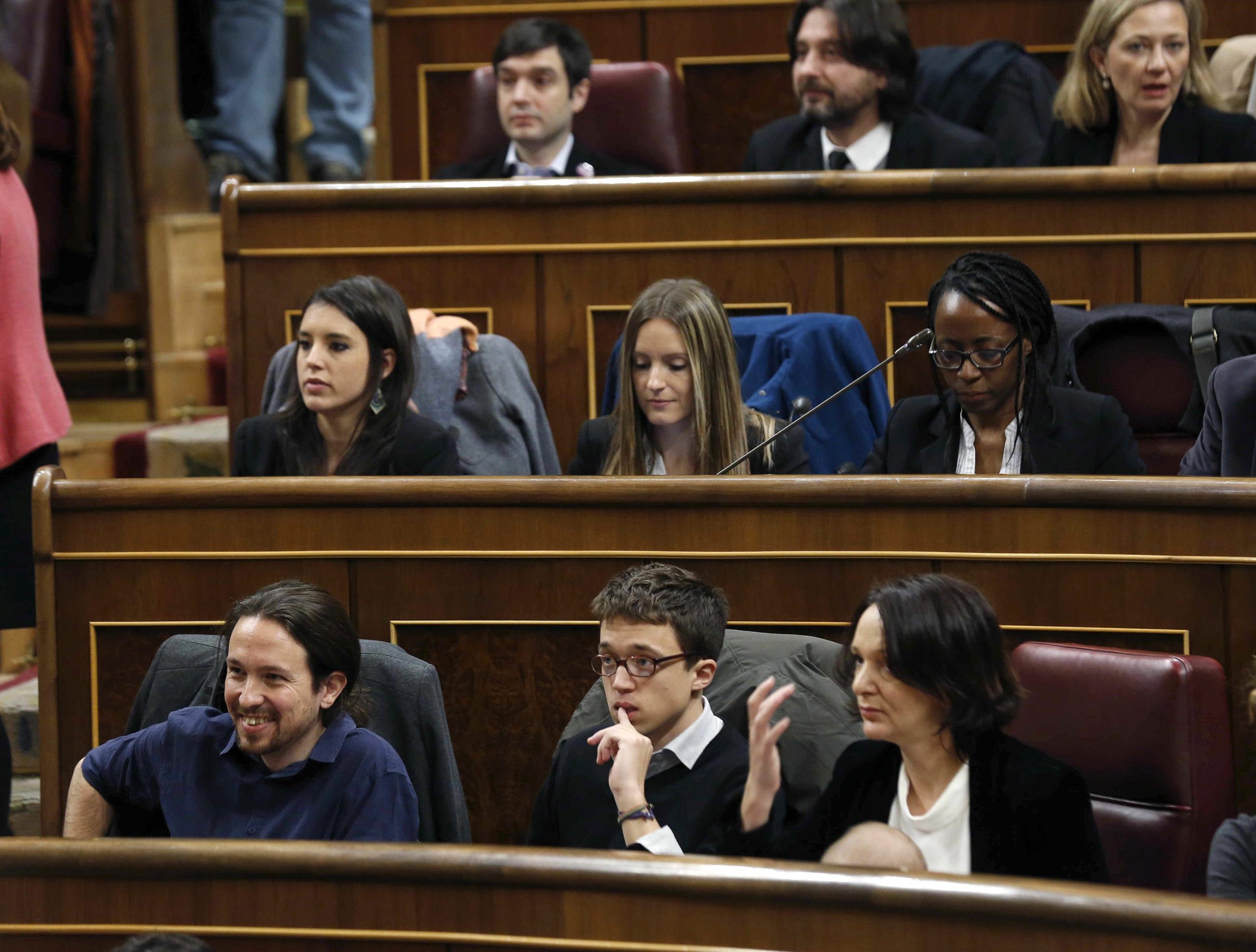 Βουλευτής των Podemos πήγε στην ισπανική βουλή με το μωρό της – ΦΩΤΟ