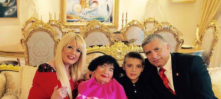 Ο Πατούλης αυτοτρολάρεται στο Facebook – ΦΩΤΟ