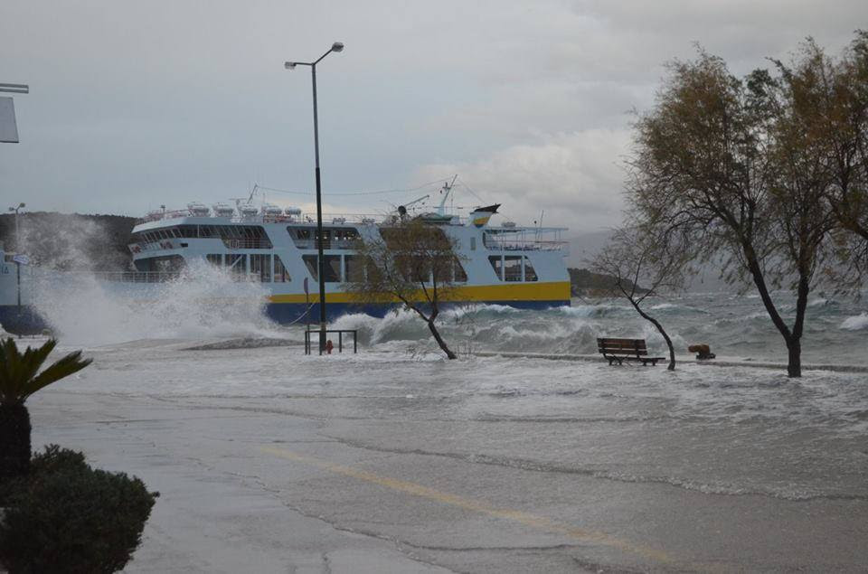 Βγήκε η θάλασσα… στη στεριά – ΦΩΤΟ – ΒΙΝΤΕΟ