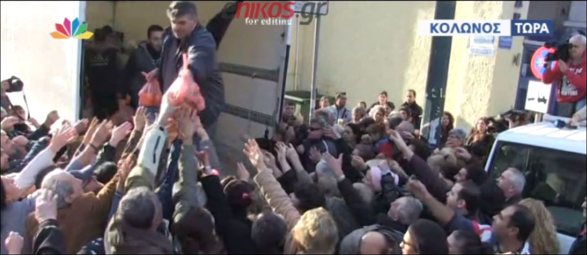 Συγκλονιστικές εικόνες στη λαϊκή με τα δωρεάν προϊόντα – ΒΙΝΤΕΟ