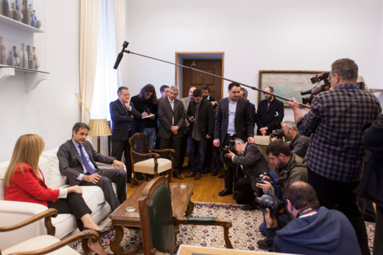 Για συνεννόηση στα μεγάλα θέματα συμφώνησαν Μητσοτάκης-Γεννηματά