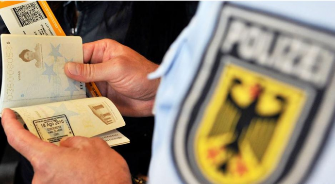 FAZ: Στην Αθήνα το “μπαλάκι” της Σένγκεν