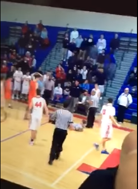 Προπονητής μπάσκετ… κουτούλησε διαιτητή – ΒΙΝΤΕΟ