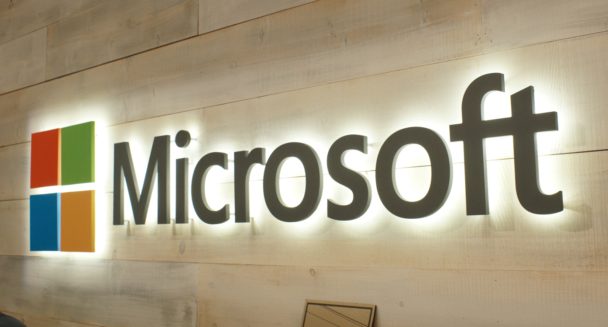 Η Microsoft θα ειδοποιεί τους χρήστες που χακάρονται από μυστικές υπηρεσίες