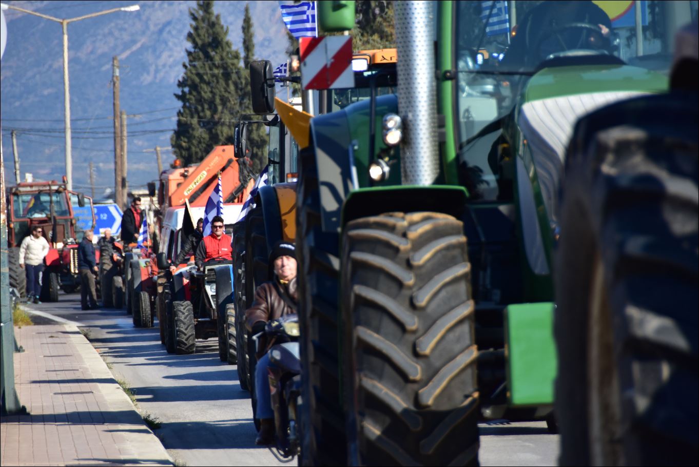 Στους δρόμους οι αγρότες στην Αργολίδα – ΦΩΤΟ