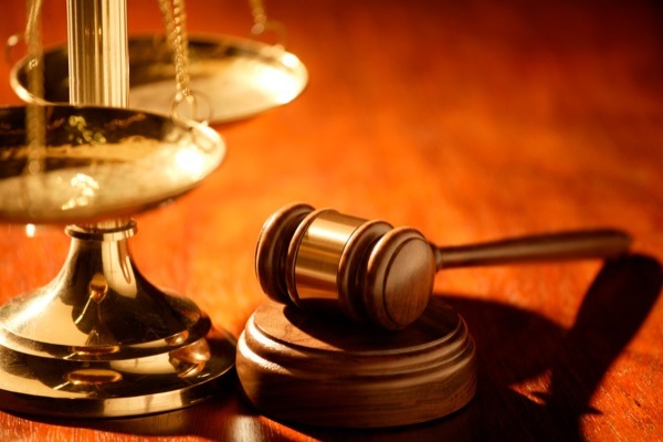 Με αποχή διαρκείας απειλούν οι δικηγόροι λόγω του ασφαλιστικού