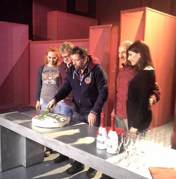 Ο θίασος του Σπύρου Παπαδόπουλου έκοψε την πίτα – Πού έπεσε το φλουρί – ΦΩΤΟ