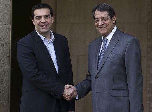 Η υποδοχή του Αναστασιάδη στον Τσίπρα – ΦΩΤΟ