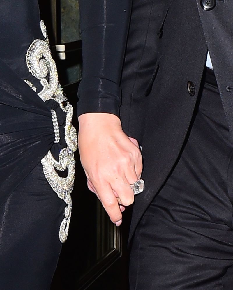 Ο δισεκατομμυριούχος αρραβωνιαστικός της διάσημης τραγουδίστριας – ΦΩΤΟ