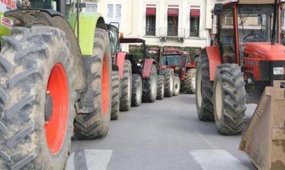 Για κινητοποιήσεις διαρκείας προειδοποιούν οι αγρότες