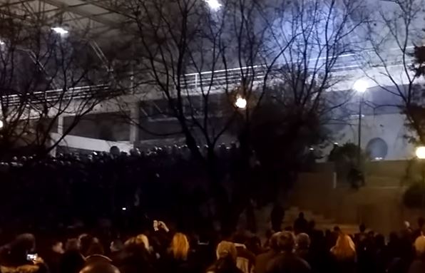 Νέο βίντεο από την “πολιορκία” των αγροτών στο Βελλίδειο