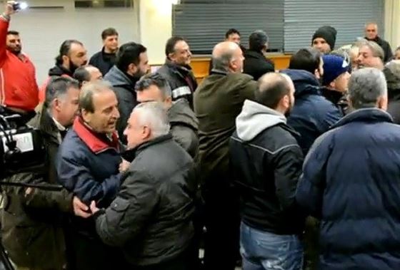 Έντονο επεισόδιο βουλευτή του ΣΥΡΙΖΑ με αγρότες: Όχι μαγκιές σε μένα… – ΒΙΝΤΕΟ