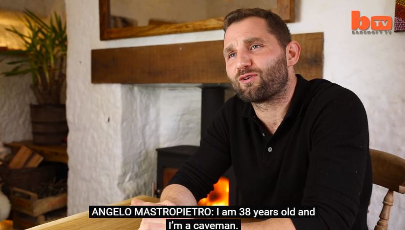 Ο άνθρωπος που ζει σε σπηλιά αξίας 250.000 ευρώ– BINTEO