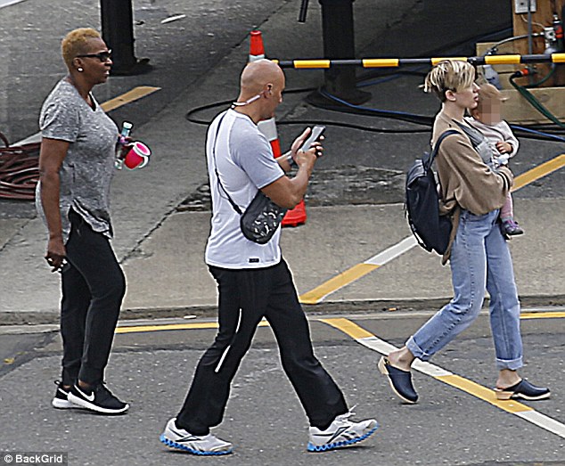 Aπαραίτητο “αξεσουάρ” της Γιόχανσον…η κόρη της – ΦΩΤΟ