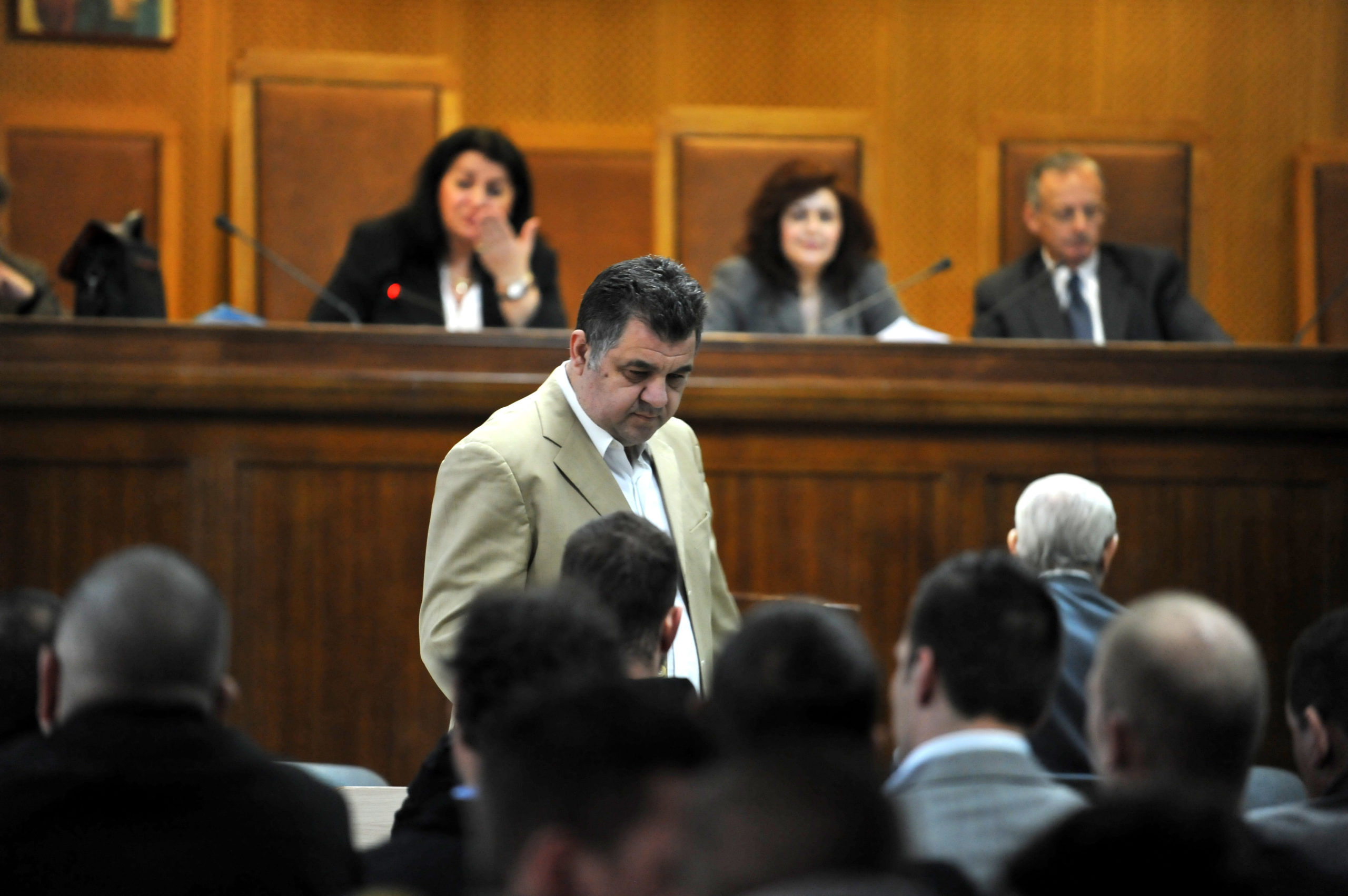 Πρώην στέλεχος της Χ.Α σπάει τη σιωπή του και αποκαλύπτει