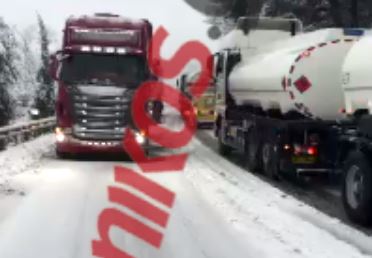 Οι νταλίκες που δίπλωσαν στην Εθνική – ΒΙΝΤΕΟ αναγνώστη