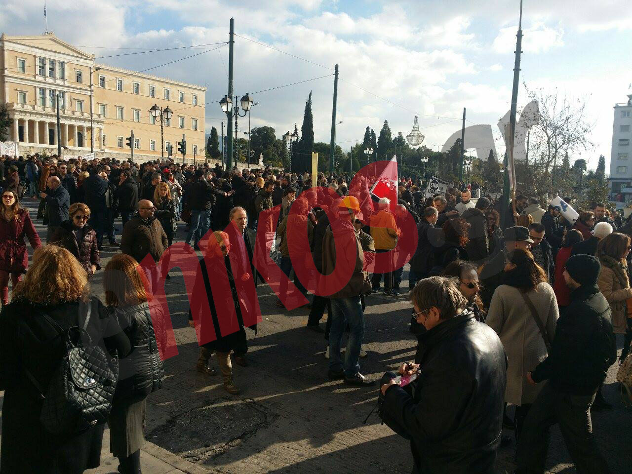 Στη Βουλή οι “επιστήμονες” διαδηλωτές – ΦΩΤΟ