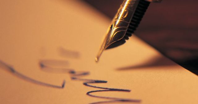 Εντείνουν τις κινητοποιήσεις τους οι συμβολαιογράφοι