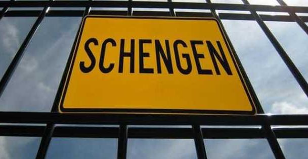 Spiegel: Τι θα συμβεί αν διώξουμε την Ελλάδα από τη Σένγκεν
