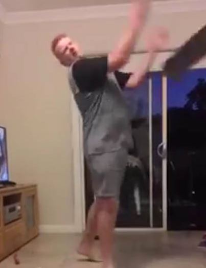 Ήθελε να δείξει το ταλέντο του αλλά … τον πρόλαβε η γκάφα του – ΒΙΝΤΕΟ