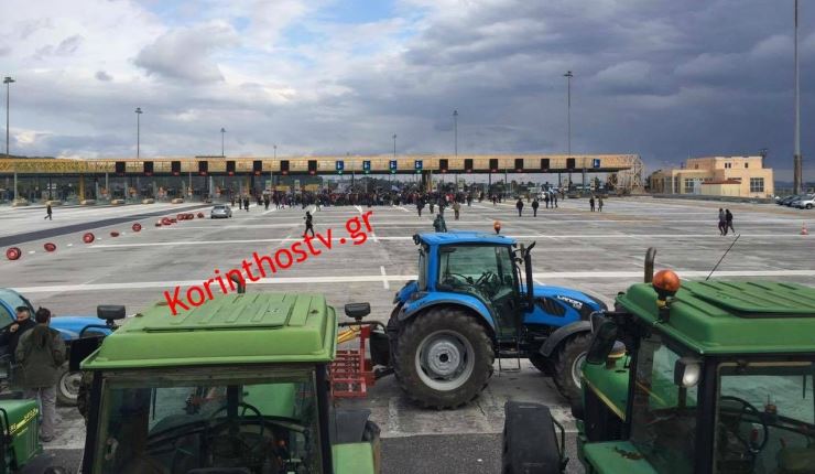 Έκλεισαν την παλαιά εθνική οδό Αθηνών-Κορίνθου στο Καλαμάκι οι αγρότες