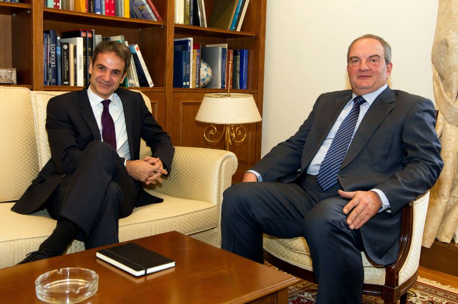 Ο Μητσοτάκης για τη συνάντηση με τον Καραμανλή: Τα εν οίκω μη εν δήμω