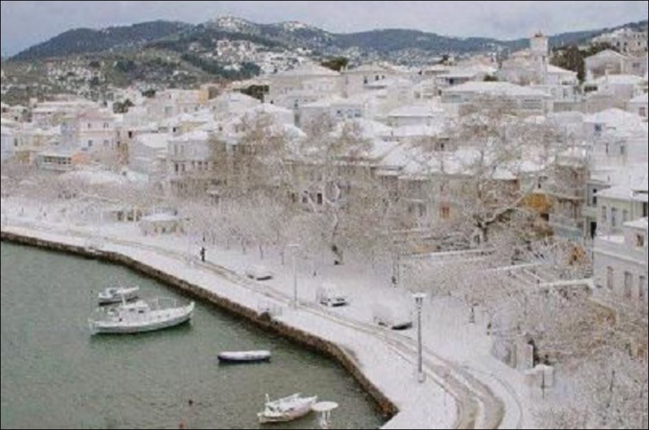 Στα λευκά η Σκόπελος – Εντυπωσιακές ΦΩΤΟ