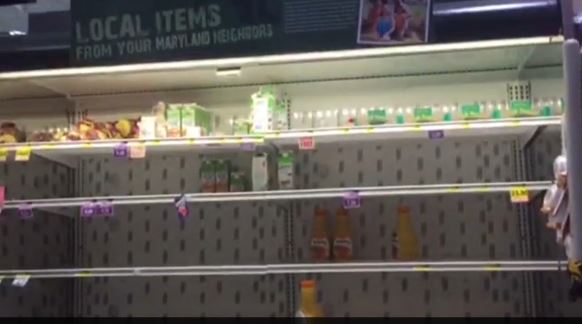 Άδειασαν τα ράφια του σουπερμάρκετ λόγω… της χιονοθύελλας – ΒΙΝΤΕΟ