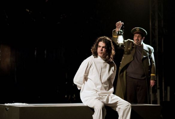 Ο αναπληρωτής καλλιτεχνικός διευθυντής του Εθνικού για την παράσταση με το βιβλίο του Ξηρού