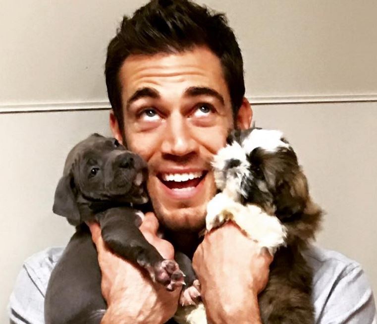 Ο κτηνίατρος που έγινε σταρ μέσα από το διαδίκτυο – ΦΩΤΟ