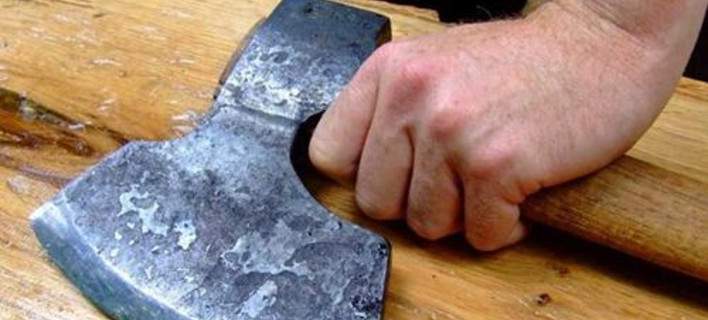 Σοκ στην Πάτρα – Ρουμάνος επιτέθηκε με τσεκούρι σε ηλικιωμένη και στην 7χρονη εγγονή της