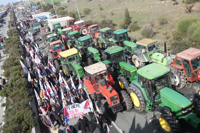 Κρίσιμη σύσκεψη των αγροτών στα Τέμπη