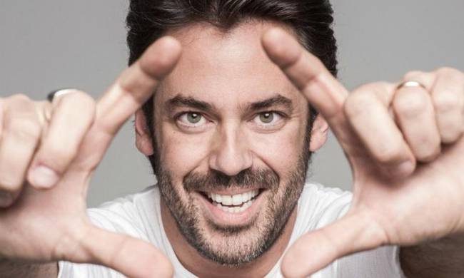 Δύσκολες ώρες για γνωστό κομμωτή – Τον πυροβόλησαν εν ψυχρώ