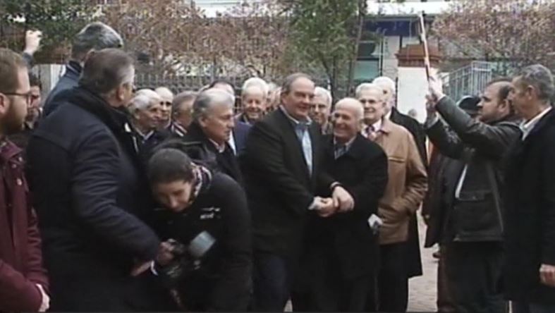 Ψήφισε ο Καραμανλής χωρίς να κάνει δηλώσεις – ΒΙΝΤΕΟ