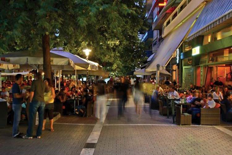 Πλήγμα στην “πόλη του καφέ” – Λουκέτα στη Λάρισα