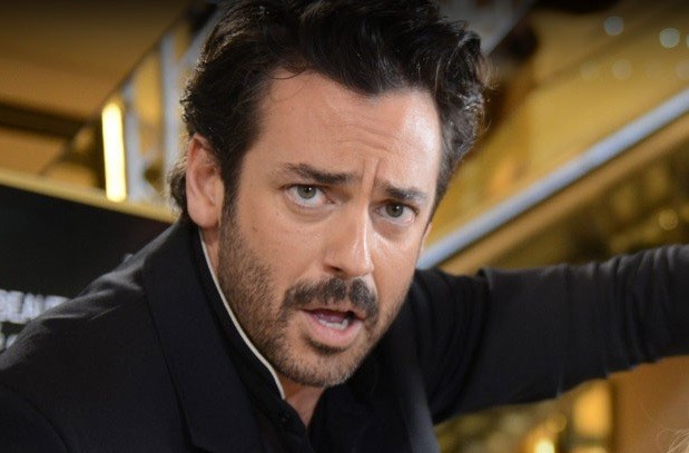 Τι κρύβεται πίσω από τη δολοφονική επίθεση κατά του γνωστού κομμωτή