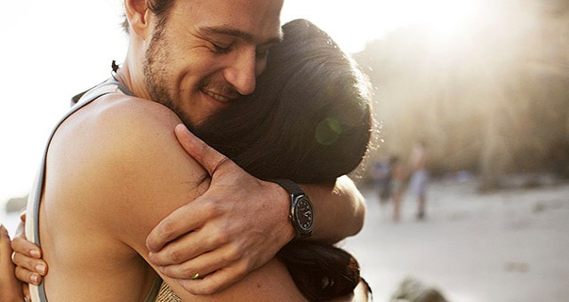 Αγκαλιά – Τα 7 είδη της και τι σημαίνουν για τη σχέση
