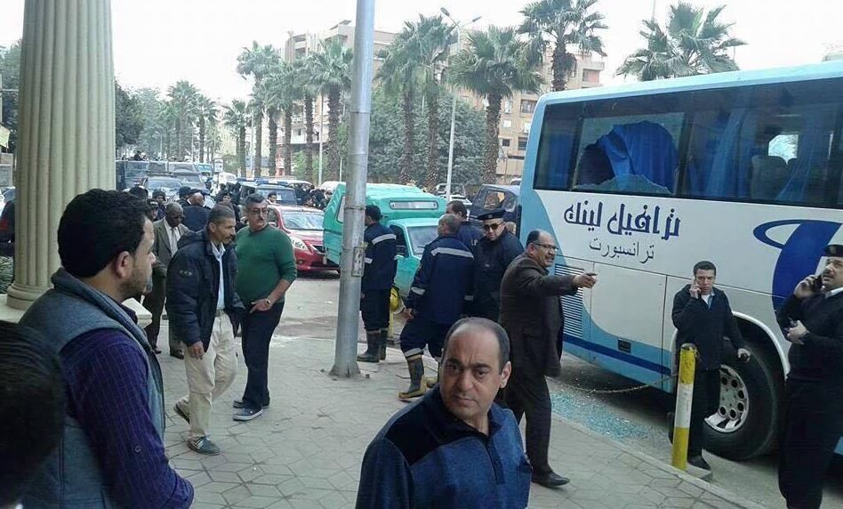 Ένοπλη επίθεση κατά τουριστικού λεωφορείου στην Αίγυπτο – ΦΩΤΟ