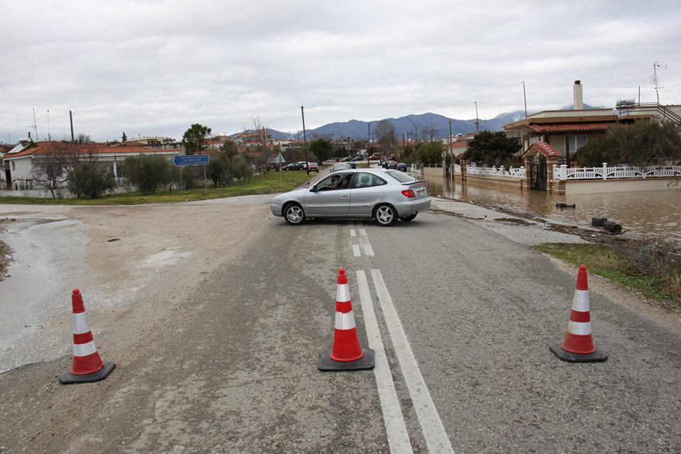 Προβλήματα και στην Κομοτηνή από την κακοκαιρία – ΦΩΤΟ