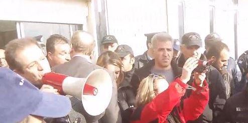 Αγρότες στην Καστοριά αποδοκίμασαν βουλευτές του ΣΥΡΙΖΑ – ΒΙΝΤΕΟ