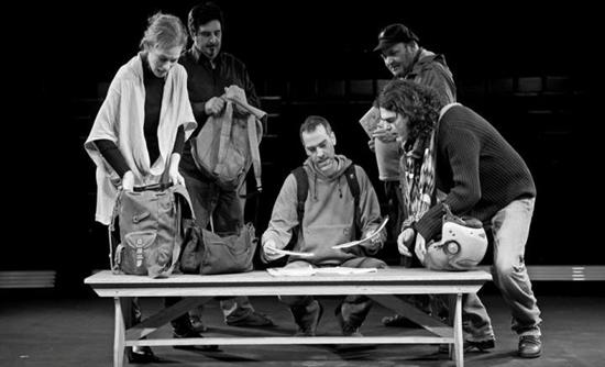 Ανέβηκε στο Rex η παράσταση “Ισορροπία του Nash”