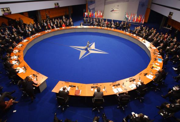 Το ΝΑΤΟ καλεί τη Ρωσία να σέβεται τον εναέριο χώρο του