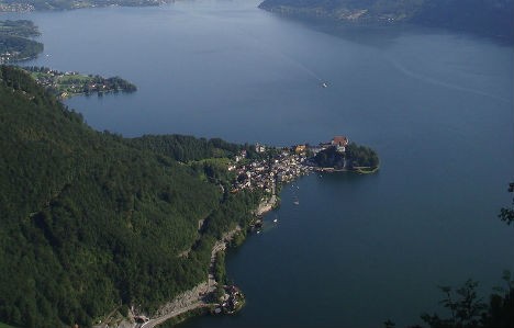 Φρίκη σε λίμνη της Αυστρίας – Βρέθηκε διαμελισμένο πτώμα σε βαλίτσες